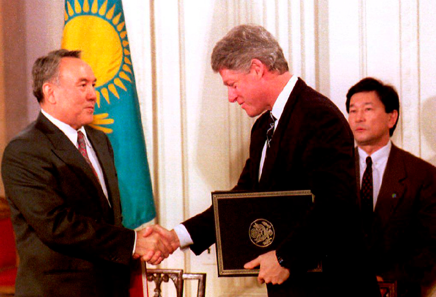U.S. President Bill Clinton shakes hands with Kazakhstan President Nursultan Nazarbayev, who had just signed the nuclear Nonproliferation Treaty at the White House on February 14, 1994. With U.S. encouragement, 29 countries joined the NPT during the Clinton years. (Photo credit: Luke Frazza/AFP/Getty Images)