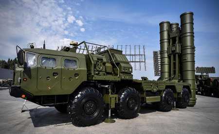 A Russian S-400 anti-aircraft missile system is displayed on August 22, 2017 during the first day of the International Military-Technical Forum Army 2017 near Moscow. NATO-member Turkey announced it is buying the Russian system, which is incompatible with NATO’s defense architecture.  (Photo: ALEXANDER NEMENOV/AFP/Getty Images)