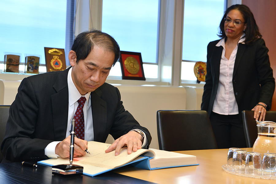 Japanese Ambassador Mitsuru Kitano signs the Convention on Supplementary Compensation for Nuclear Damage at the International Atomic Energy Agency headquarters in Vienna on January 15, 2015. (Photo: Dean Calma/IAEA)