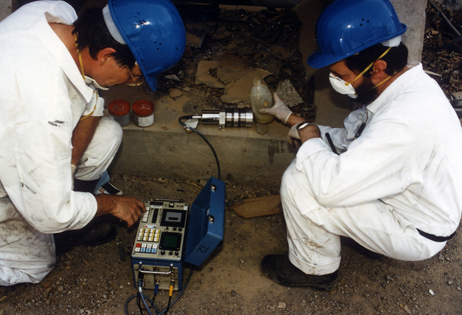 International inspectors in Iraq conduct a gamma-radiation test at the remains of a research reactor in Tuwaitha in the aftermath of the 1991 Gulf War. (Photo: IAEA Action Team)