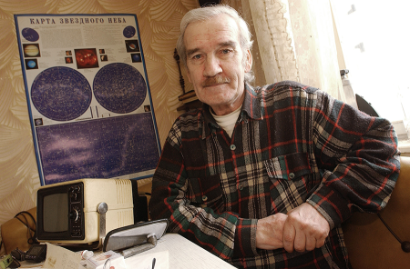 Former Soviet Colonel Stanislav Petrov sits at home in 2004 in Moscow, Russia. Petrov helped avert a possible U.S.-Soviet nuclear exchange in 1983, when he doubted the validity of an electronic warning that a U.S. missile attack was underway. (Photo: Scott Peterson/Getty Images)