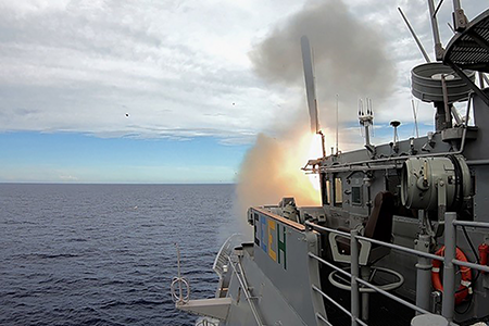 The Tomahawk cruise missile is among the medium-range missiles that Germany and the United States have agreed to deploy in Germany on a rotational basis beginning in 2026. (U.S. Navy photo by Mass Communication Specialist 3rd Class James Hong)