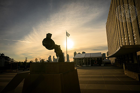 As the UN General Assembly debates issues of war and peace, the “knotted gun” sculpture by artist Carl Fredrik Reuterswärd reflects the sun at UN Plaza in New York. (UN Photo by Loey Felipe)