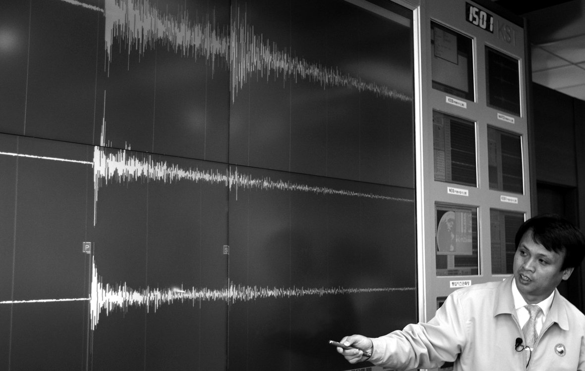 During a May 25 press briefing in Seoul, a South Korean meteorological official displays charts that demonstrate the sudden spike in seismic activity at the time of North Korea’s nuclear test earlier that day. (Park Yeong-Dae/AFP/Getty Images)